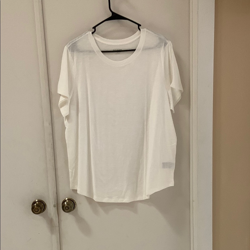 Old Navy White Relaxed Short Sleeve Tee